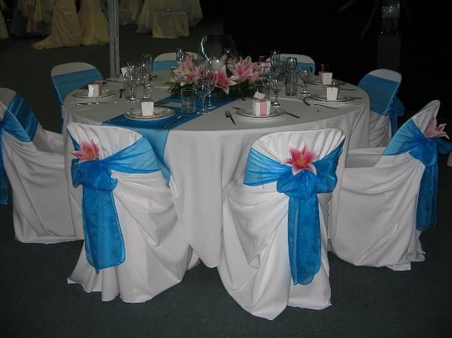 This is the very nice combination it include 1 white table covers10 white 
