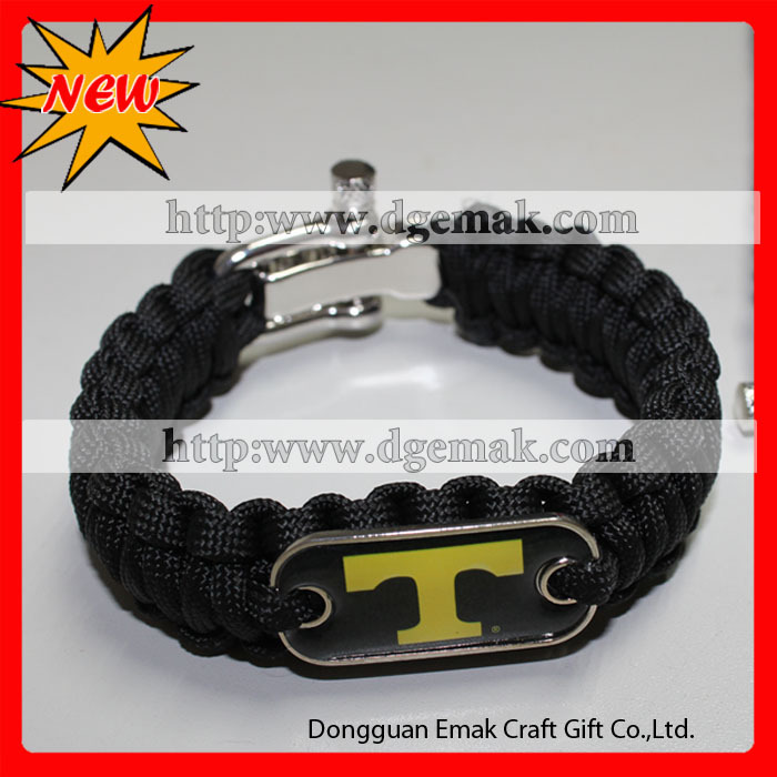 2013 good quality and cheap price diy paracord bracelet with whistle .JPG