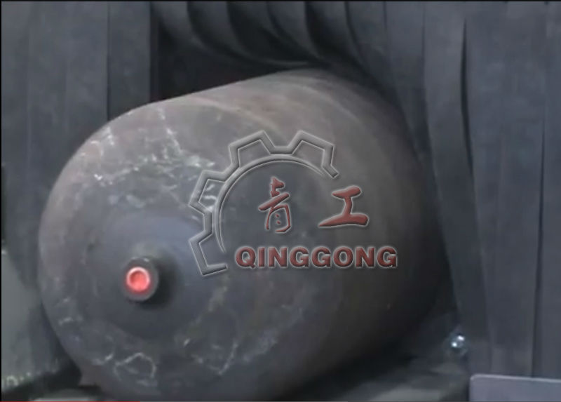LPG cylinder shot blasting machine.jpg