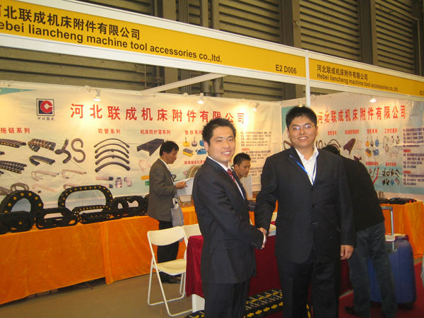 中国のサプライヤー柔軟性のあるアコーディオン型cncマシン怒鳴るカバー問屋・仕入れ・卸・卸売り