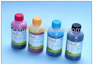 Automatic bottle labeling machine for xylitol chewing gum
