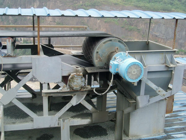 中国ドラムtdy歯車減速機モーターを取り付けるbydセメント用ベルトプーリー問屋・仕入れ・卸・卸売り