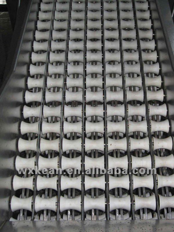Automatic peach cutting machine