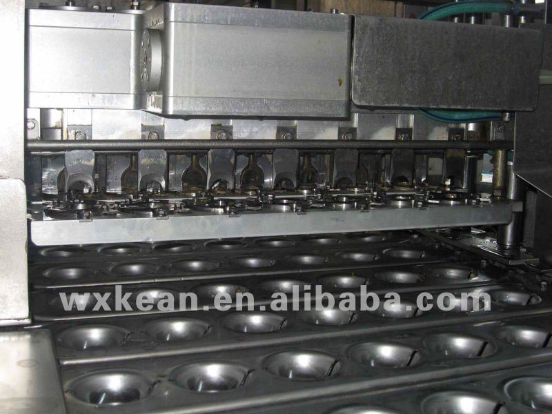 Automatic peach cutting machine