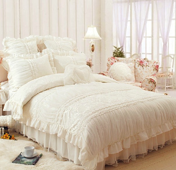 Kuningliku välimusega voodipesu komplekt
