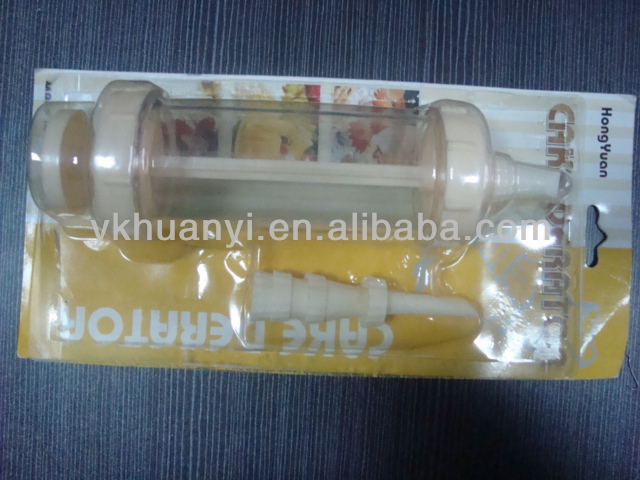cake decorating tools set at different sizes