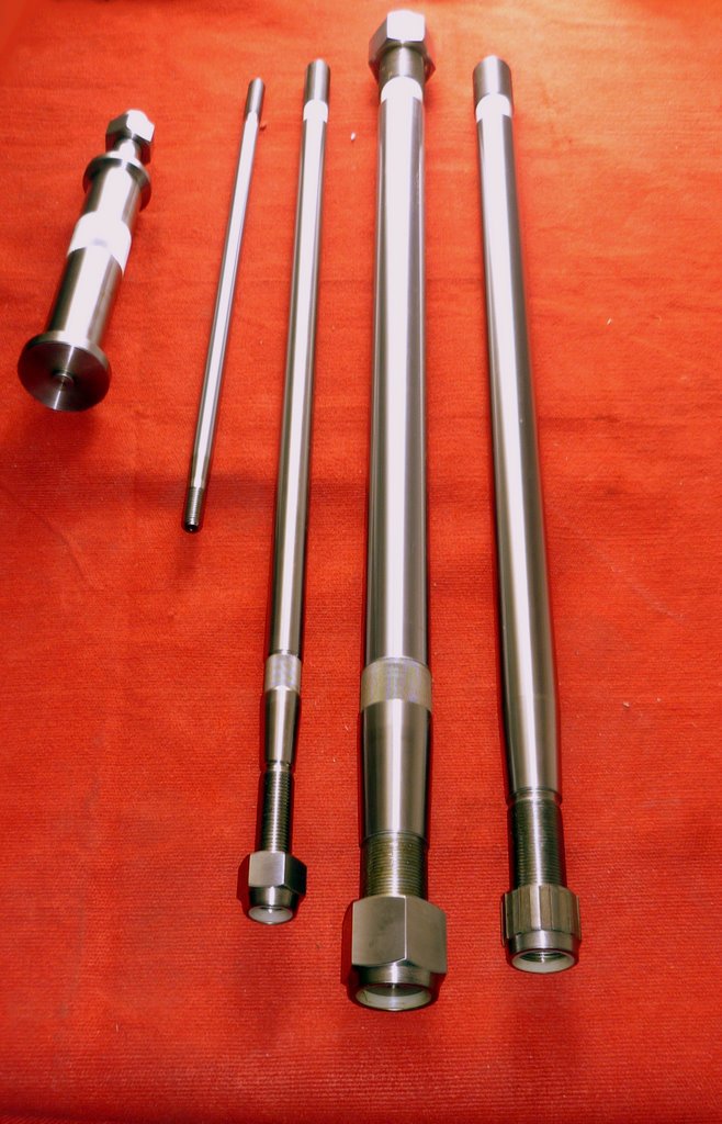 API4#-7#piston rods