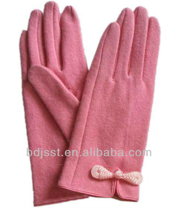 女性のウールカシミアピンク手袋が並ぶ問屋・仕入れ・卸・卸売り
