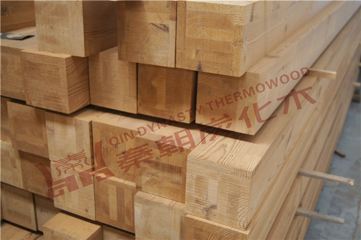 炭化した木thermowood- スコットランド- パイン( 柱) の柱問屋・仕入れ・卸・卸売り