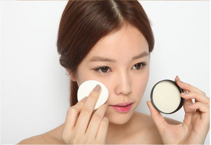 Applying base cream