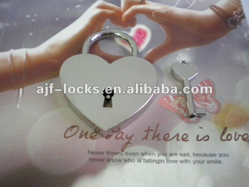 AJFdecorativeの中心はバレンタインデーの昇進項目のために南京錠をかける問屋・仕入れ・卸・卸売り