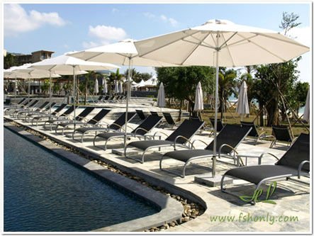 Outdoor sun umbrella