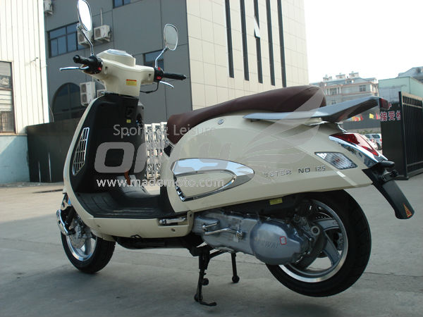 Original Product Gas Motor Scooter MS0539EECEPA-left wheel.jpg