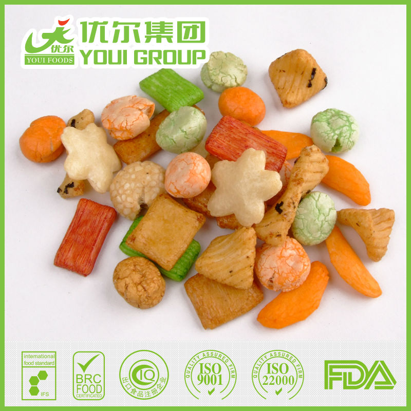 Rice crackers and peanuts mixed snacks