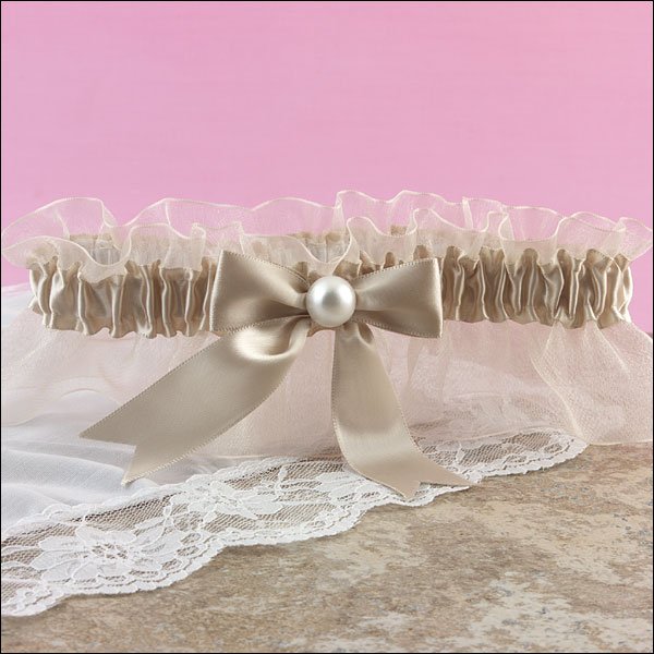 wedding garters have various designs with competitive prices