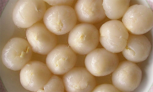 delicious canned lychee in syrup