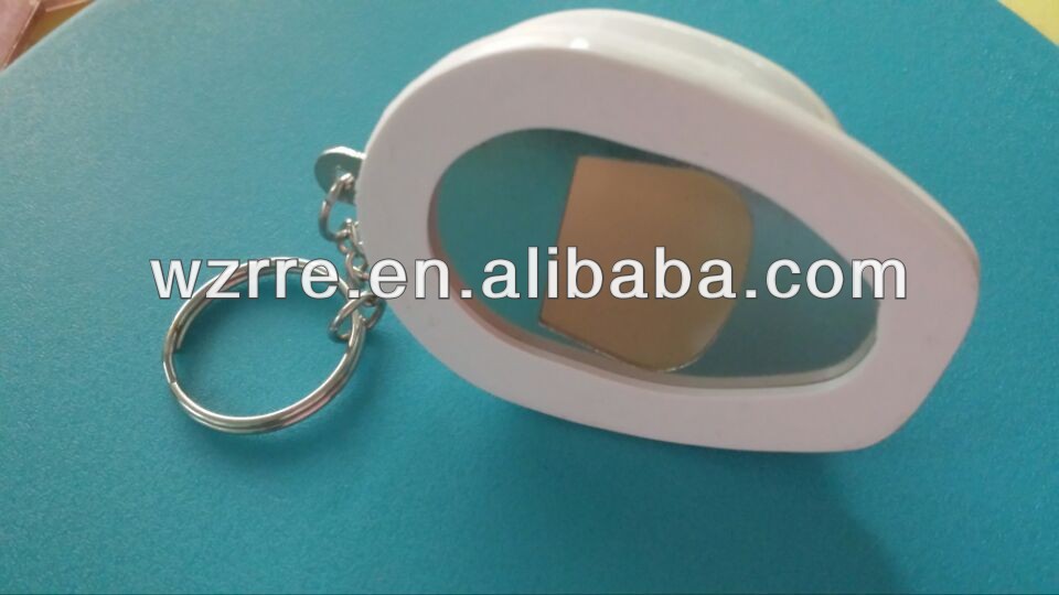 プラスチック製のカスタムヘルメットボトルオープナーキーホルダー問屋・仕入れ・卸・卸売り