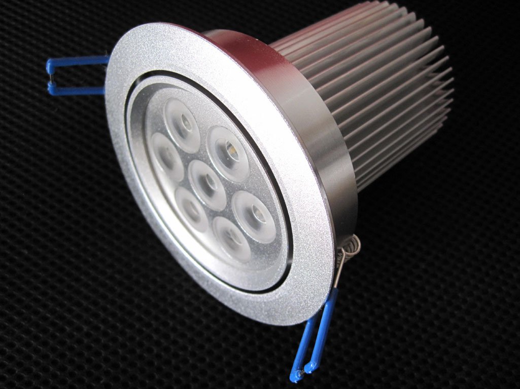 Free Shipping 7*3W 21W CREE LED Downlight Lamps Kits AC 100-240v,warm white or cool white 16pcs/Lot Free Shipping 7*3W 21W CREE LED Downlight Lamps Kits AC 100-240v,warm white or cool white 16pcs/Lot
