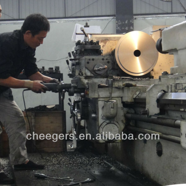Rotary airlock valve for rice mill