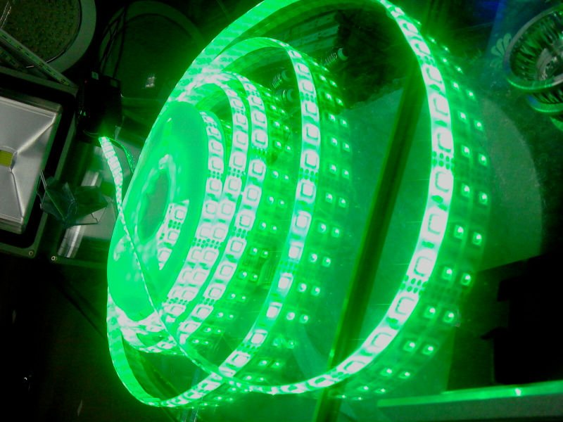 LEDの滑走路端燈SMD5050 12のボルト自動LEDライトストリップ問屋・仕入れ・卸・卸売り
