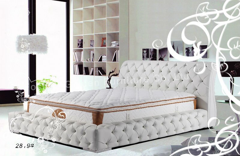 BEAUTIFUL SOFT WHITE OR SILVERY FAUX LEATHER KING SIZE BED 2819B ...