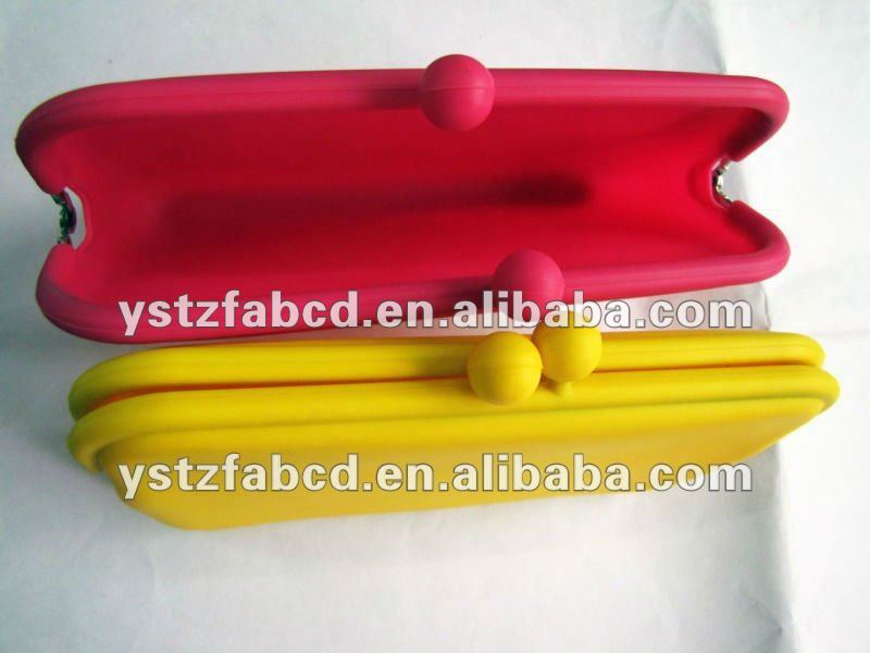 Functional Silicone Moulds for Cake Decorations