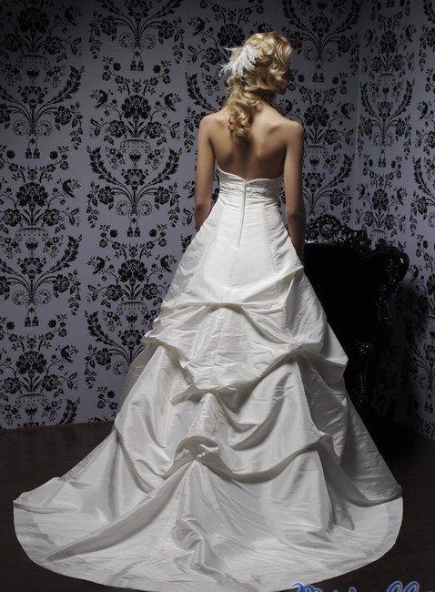  Backless Wedding Dress a High quality fabric