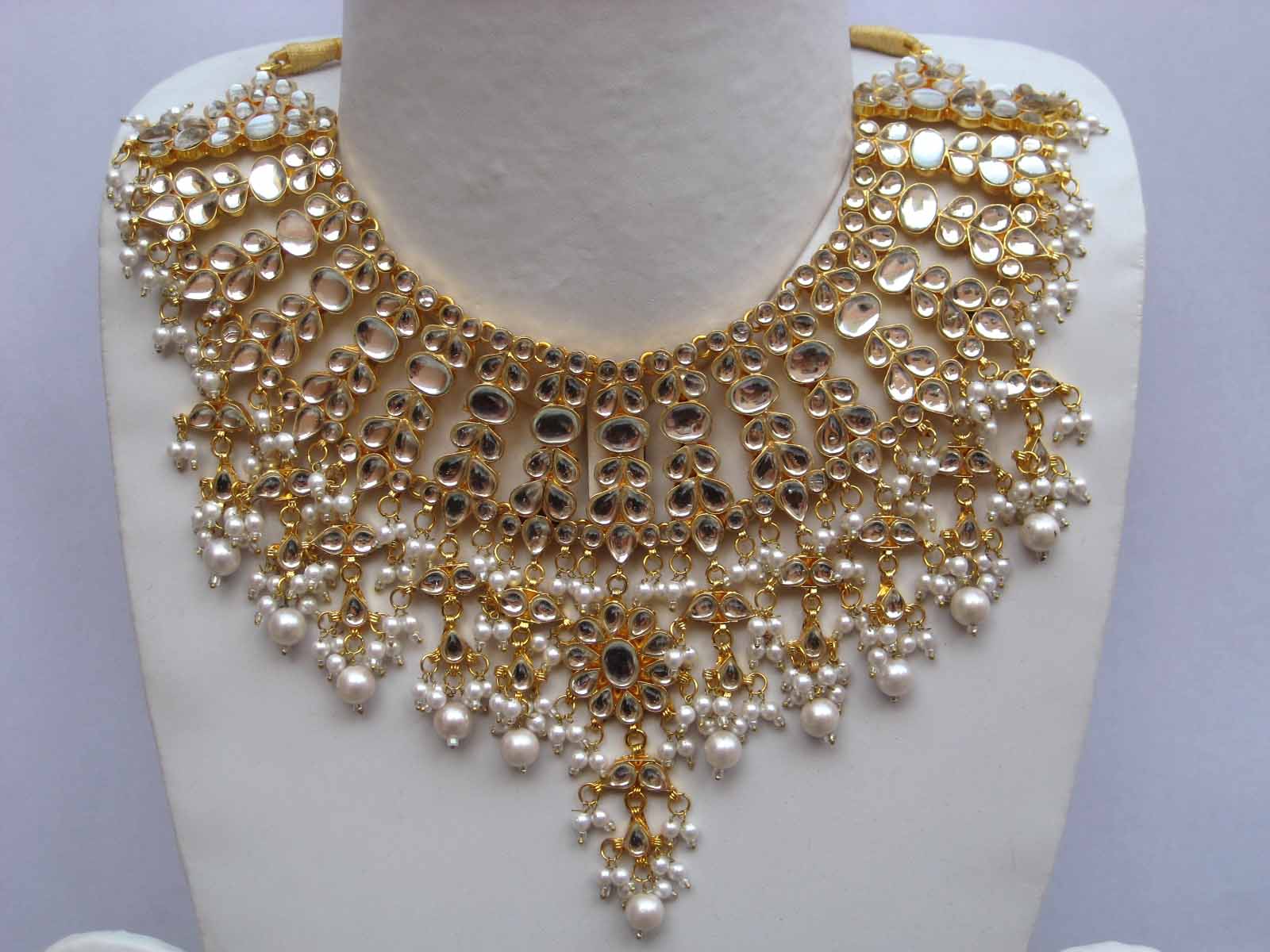 http://i01.i.aliimg.com/photo/v0/105028675/Indian_Bridal_Jewellery.jpg
