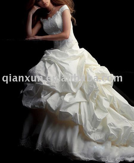 Shoulder sleeve wedding dressProfessional wedding dress design