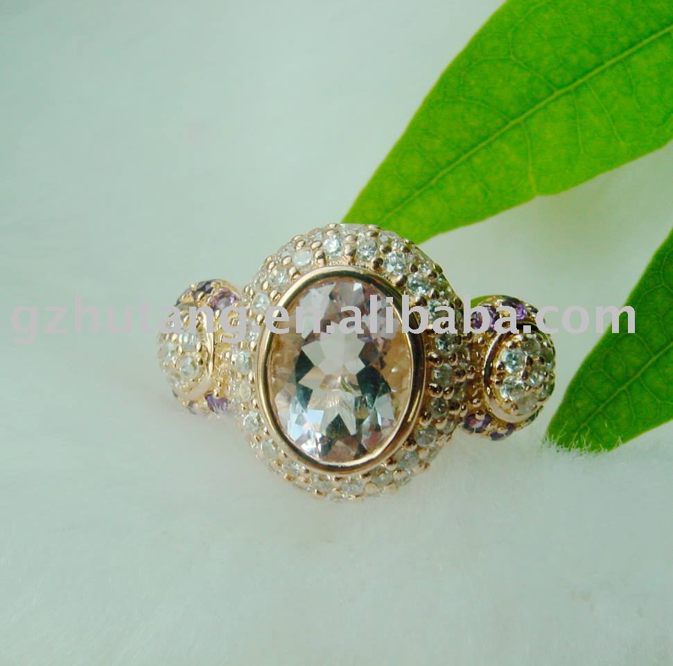 Fashion Gold JewelryFine gold ring with gemstoneHong Kong