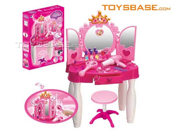 toy makeup set. Girl toy ,make-up set ,plastic