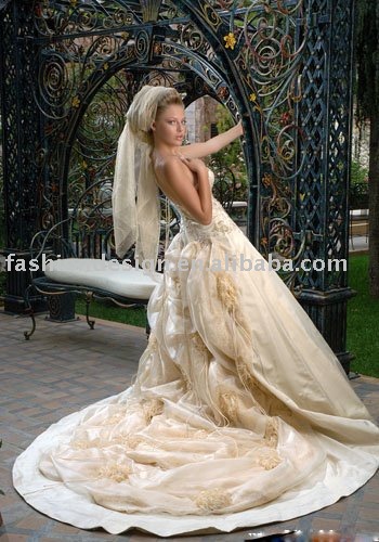 A083 Long train gold arabic bridal wedding dress