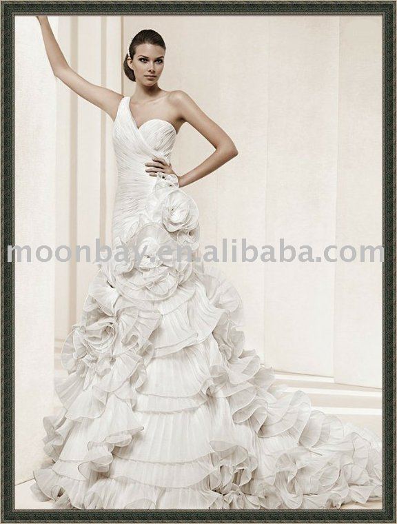 Pretty oneshoulder organza wedding dress mw92372