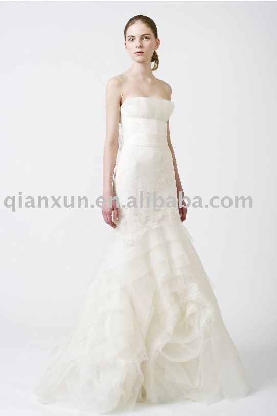 wedding dresses vera wang spring 2011. vera wang wedding dress 2011.