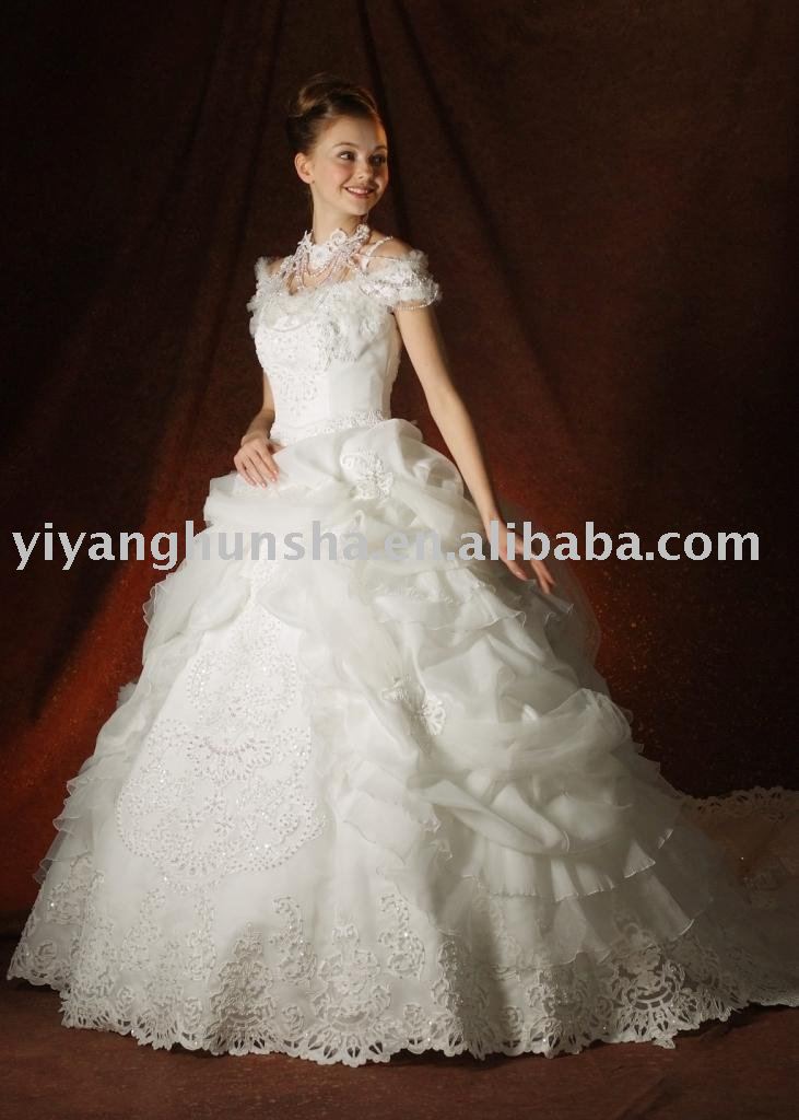 Western style exquisite appliqued ball gown wedding dress