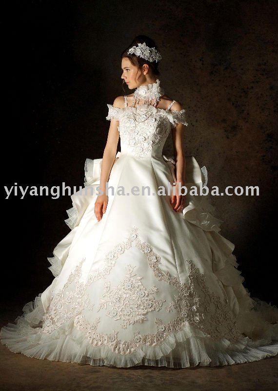 Western style exquisite appliqued ball gown wedding dress