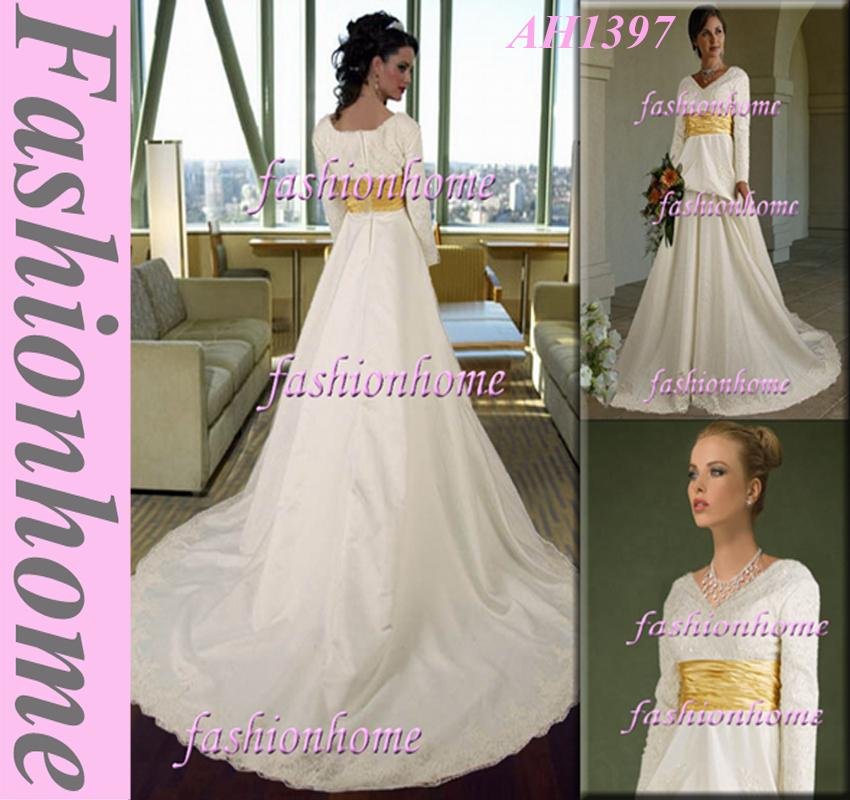 New arrival modest wedding dress elegant bridal dress with long sleeve 