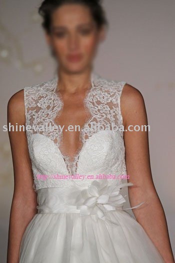 8063 Organza bridal ball gown sleeveless Ivory Alencon Lace bodice 