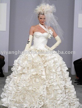 gorgeous ball gwon ruffle wedding dress