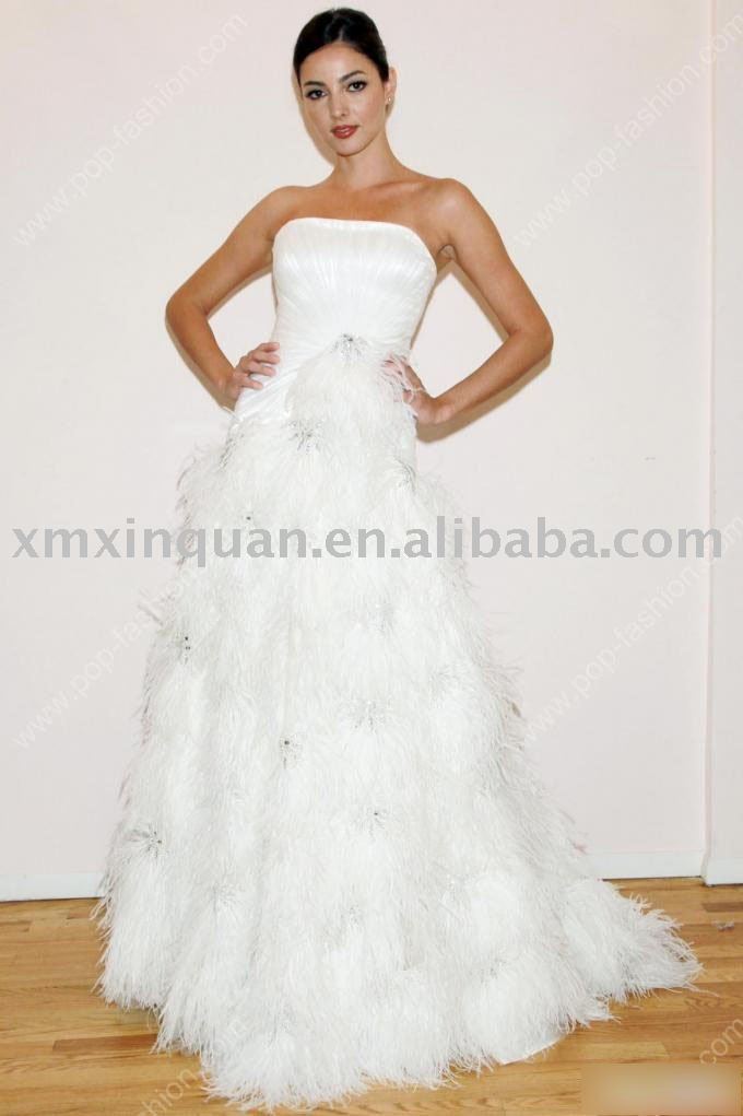 GJB018 Dignified strapless with full feather on skirt wedding dress