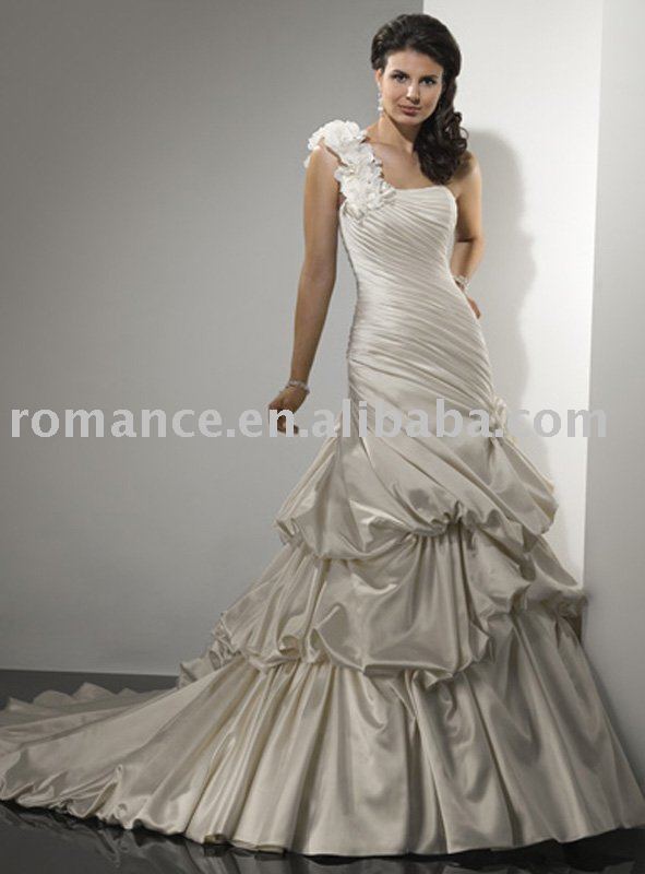 wedding dresses 2011 collection. 2011 Collection Wedding Dress: