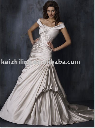 Hot sell Ball Gown halter top Floor Length wedding dress for brides 2011