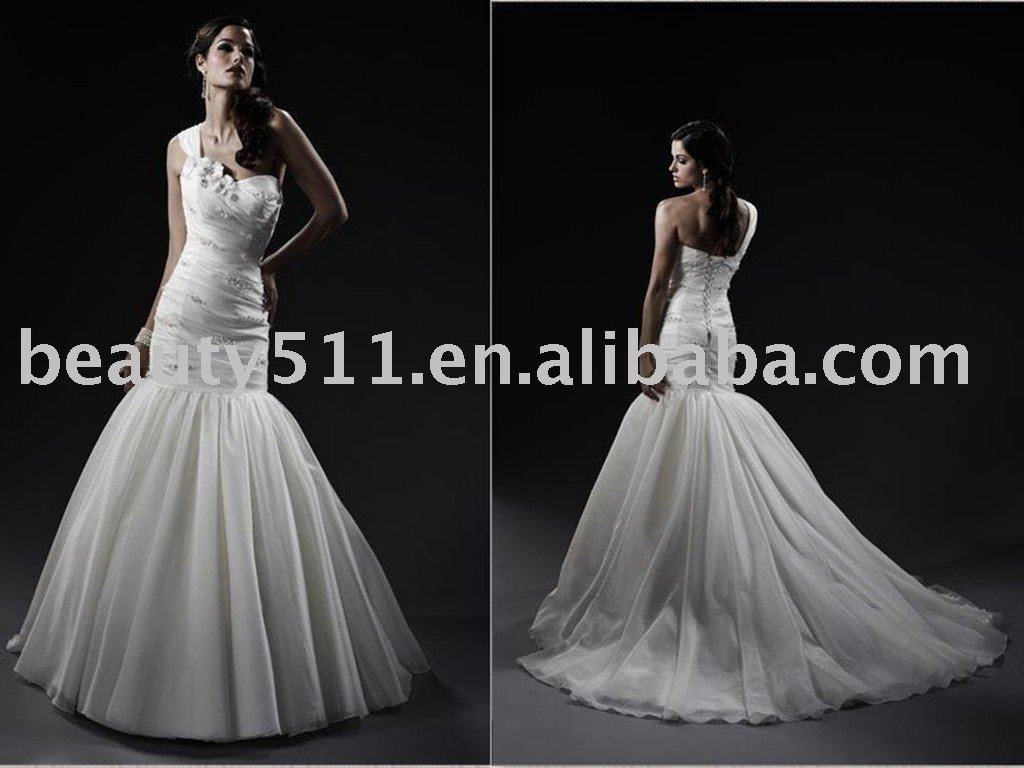Strap_Simple_Wedding_Dress