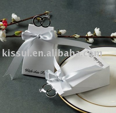 Gold Wedding Favor Boxes on Wedding Favor Boxes Wedding Favor Boxes  With This Ring  White Elegant