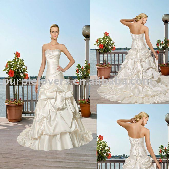 2011Strapless simple princess wedding gown