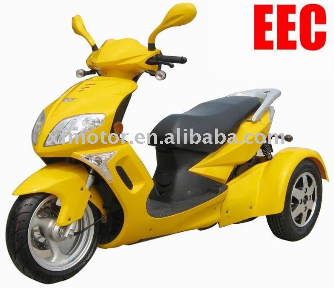 Three wheel scooter vespa 300