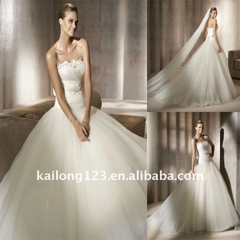 Elegant Strapless Embroidered Appliques Feathered Wedding Gowns