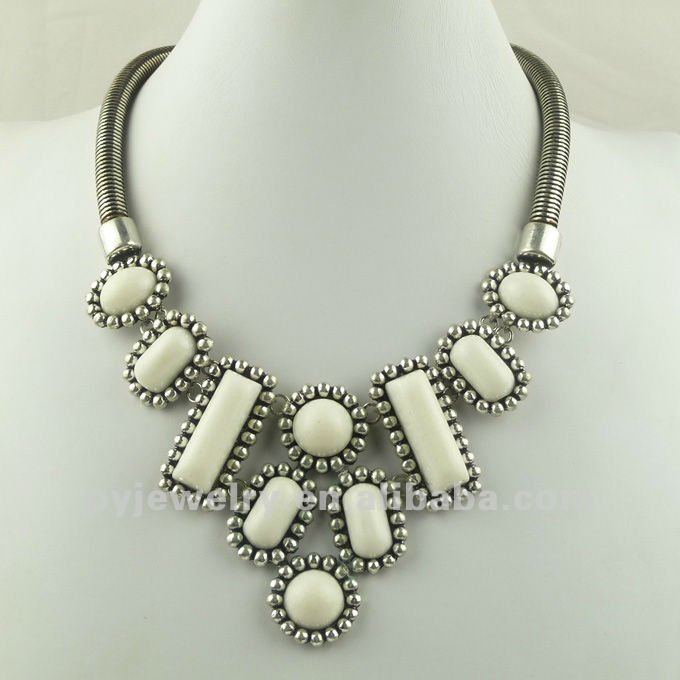 Chunky Necklace on Hot    Chunky White Resin Vogue Collar Necklace 2012 Lady Unique