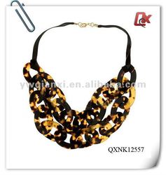 plastic chain necklace