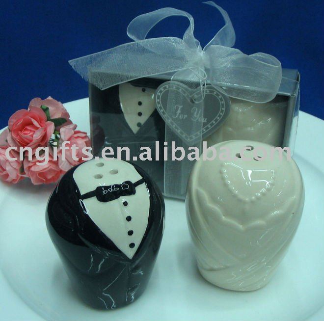 2011 unique wedding souvenirs bride and groom ceramic salt and pepper shaker